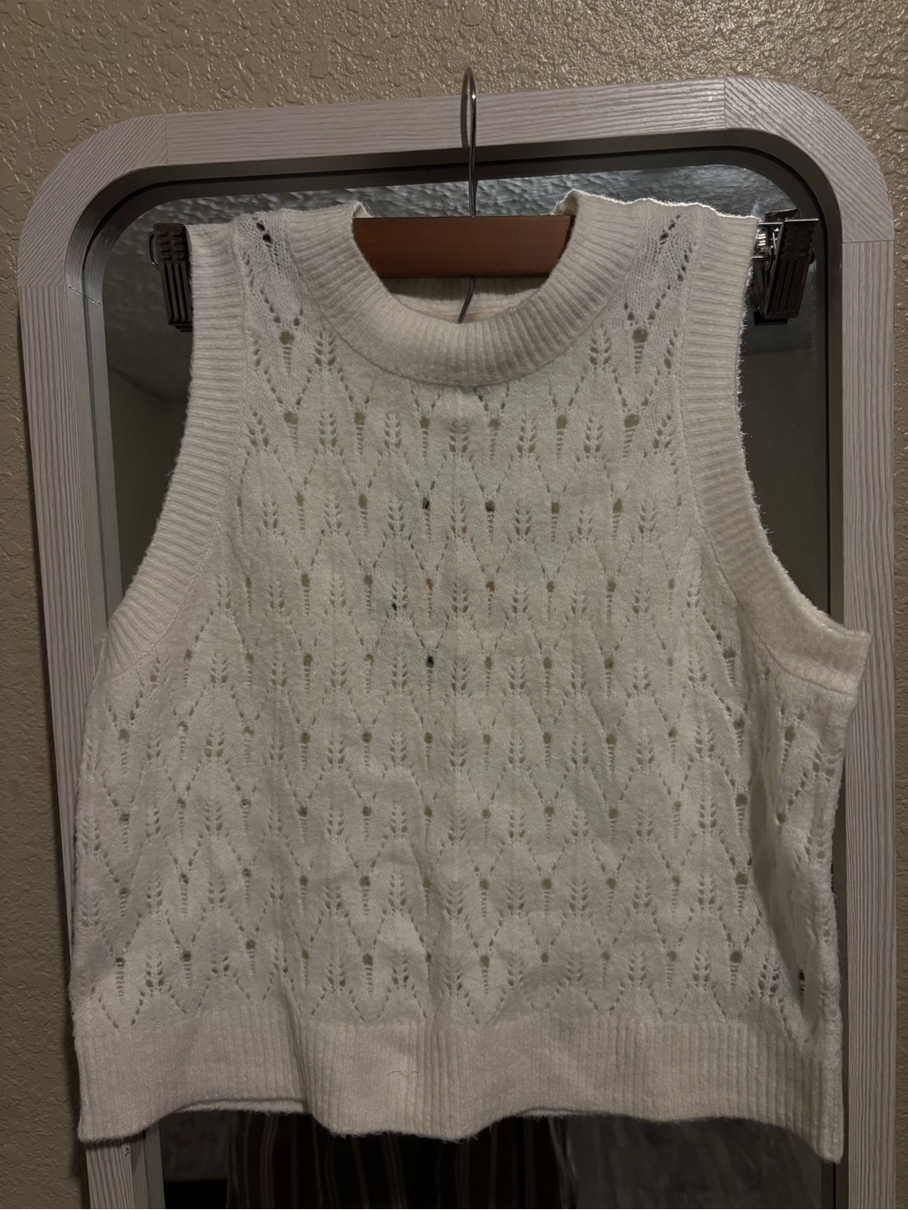 Universal Thread Cream Openwork Sleeveless Crewneck Sweater Vest